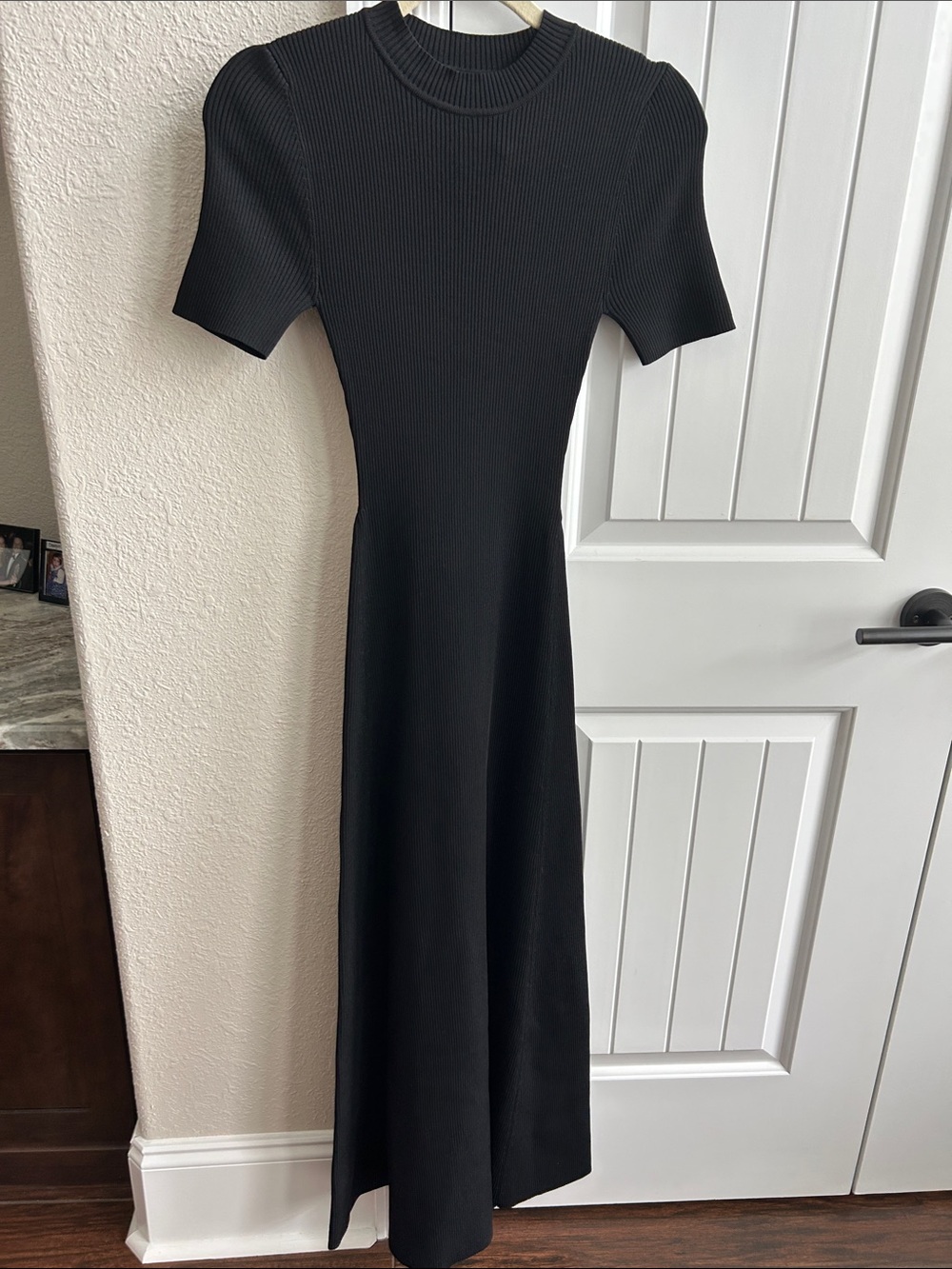 DISSH Donna Bodycon Black Ribbed Knit Midi Dress NWT Sz S Crew Neck Short Sleeve